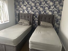 4 Bed Comfy House in Birmingham