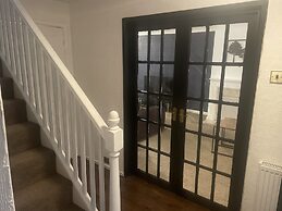 4 Bed Comfy House in Birmingham