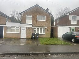 4 Bed Comfy House in Birmingham