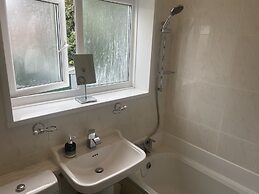 4 Bed Comfy House in Birmingham