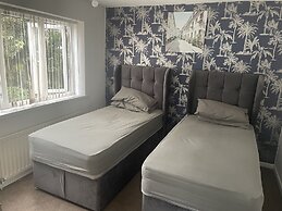 4 Bed Comfy House in Birmingham
