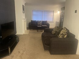4 Bed Comfy House in Birmingham
