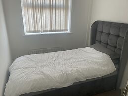 4 Bed Comfy House in Birmingham