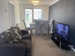 4 Bed Comfy House in Birmingham