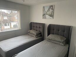 4 Bed Comfy House in Birmingham