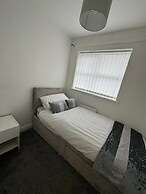 Home Sleeps5-netflix-parkg-near City Center/etihad