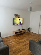 Home Sleeps5-netflix-parkg-near City Center/etihad