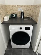 Home Sleeps5-netflix-parkg-near City Center/etihad