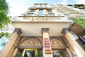 California Saigon Hotel & Rooftop Pool