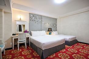 California Saigon Hotel & Rooftop Pool