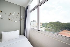 California Saigon Hotel & Rooftop Pool