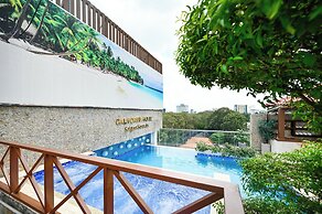 California Saigon Hotel & Rooftop Pool