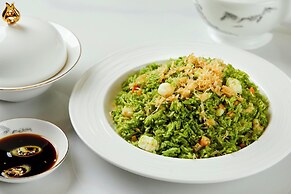 California Saigon Hotel & Rooftop Pool