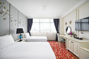 California Saigon Hotel & Rooftop Pool