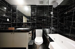 California Saigon Hotel & Rooftop Pool