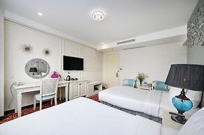 California Saigon Hotel & Rooftop Pool