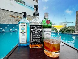 California Saigon Hotel & Rooftop Pool