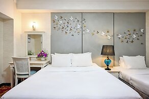 California Saigon Hotel & Rooftop Pool