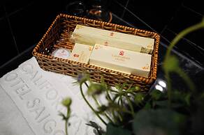 California Saigon Hotel & Rooftop Pool