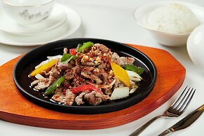 California Saigon Hotel & Rooftop Pool