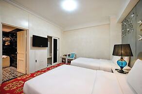 California Saigon Hotel & Rooftop Pool