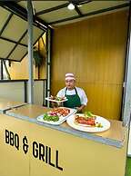 California Saigon Hotel & Rooftop Pool