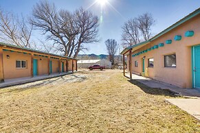 Near Hiking & Skiing: Mora Cottage w/ Mtn Views