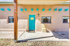 Near Hiking & Skiing: Mora Cottage w/ Mtn Views