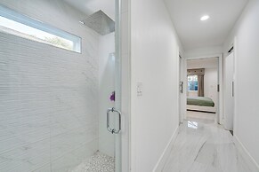 Family-friendly Home w/ Lanai ~ 6 Mi to Disney