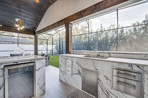 Family-friendly Home w/ Lanai ~ 6 Mi to Disney