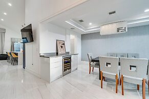 Family-friendly Home w/ Lanai ~ 6 Mi to Disney