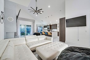 Family-friendly Home w/ Lanai ~ 6 Mi to Disney