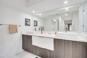 Family-friendly Home w/ Lanai ~ 6 Mi to Disney