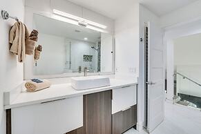 Family-friendly Home w/ Lanai ~ 6 Mi to Disney