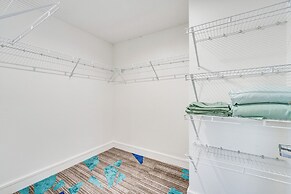 Family-friendly Home w/ Lanai ~ 6 Mi to Disney