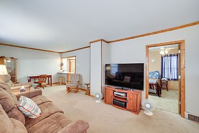 Peaceful Channing Retreat: 3 Mi to Lake Access!