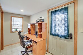 Peaceful Channing Retreat: 3 Mi to Lake Access!