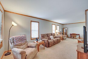 Peaceful Channing Retreat: 3 Mi to Lake Access!