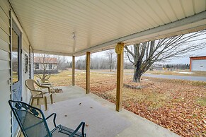 Peaceful Channing Retreat: 3 Mi to Lake Access!