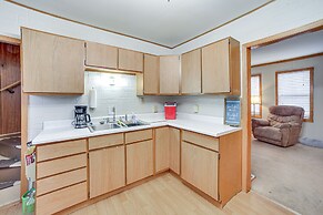 Peaceful Channing Retreat: 3 Mi to Lake Access!