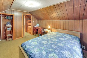 Peaceful Channing Retreat: 3 Mi to Lake Access!