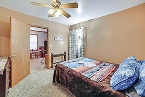 Peaceful Channing Retreat: 3 Mi to Lake Access!