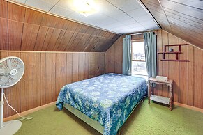 Peaceful Channing Retreat: 3 Mi to Lake Access!