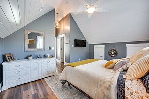 Lakefront New London Retreat w/ Dock & Hot Tub!
