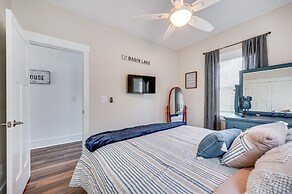 Lakefront New London Retreat w/ Dock & Hot Tub!