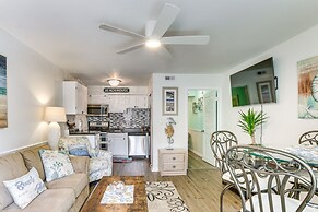 Hilton Head Island Condo w/ Coligny Beach Access!