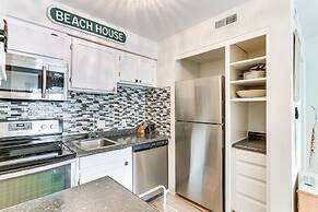 Hilton Head Island Condo w/ Coligny Beach Access!