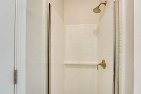 Spacious Cottage on Lake Michigan: Stunning Views!