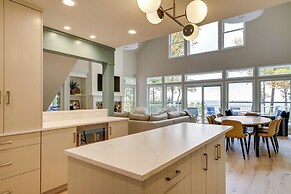 Spacious Cottage on Lake Michigan: Stunning Views!