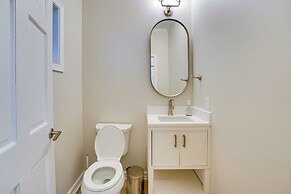 Spacious Cottage on Lake Michigan: Stunning Views!